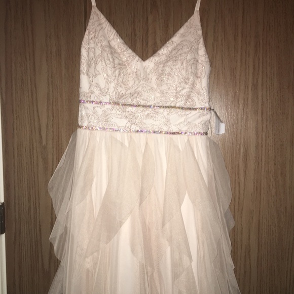 A light pink formal dress - Picture 3 of 4